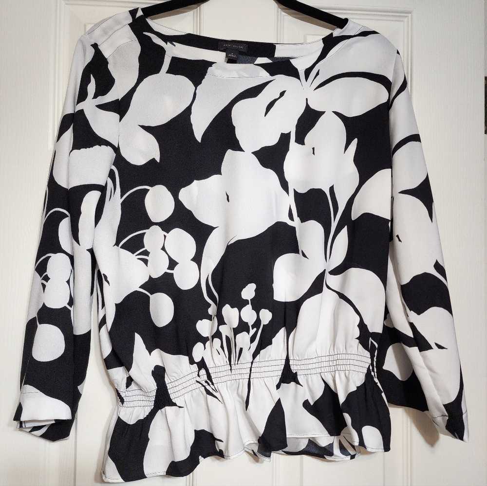 Black and White Ann Taylor Floral Women's Top